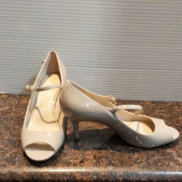 Calvin klein " "Loretta"Elegant Cream Peep-Toe Heels..Size 6.5 - Picture 1 of 6